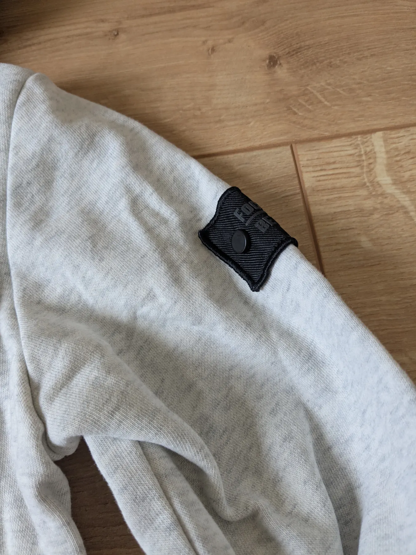 Schöner Kapuzenpullover von topolino