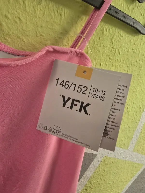 Badeanzug Y.F.K. Gr. 146/152