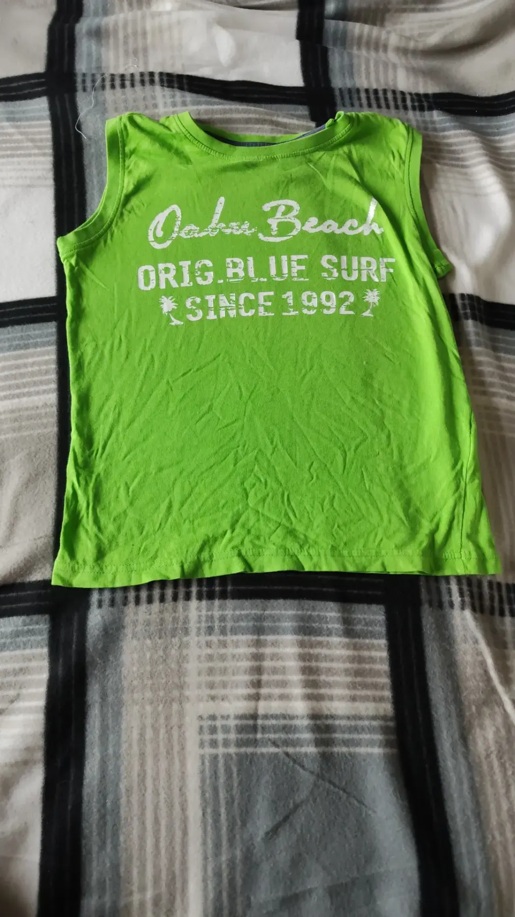 giftgrünes Tanktop zu verkaufen