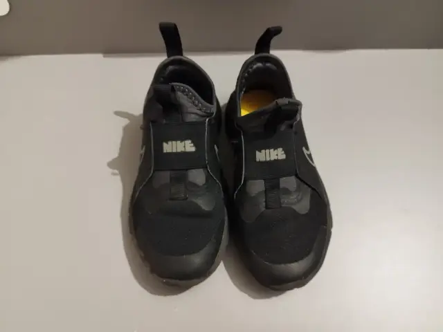 Sneaker Nike Größe 28