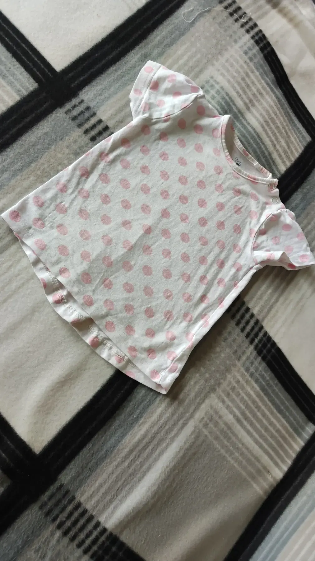 gepunktetes T-Shirt zu verkaufen