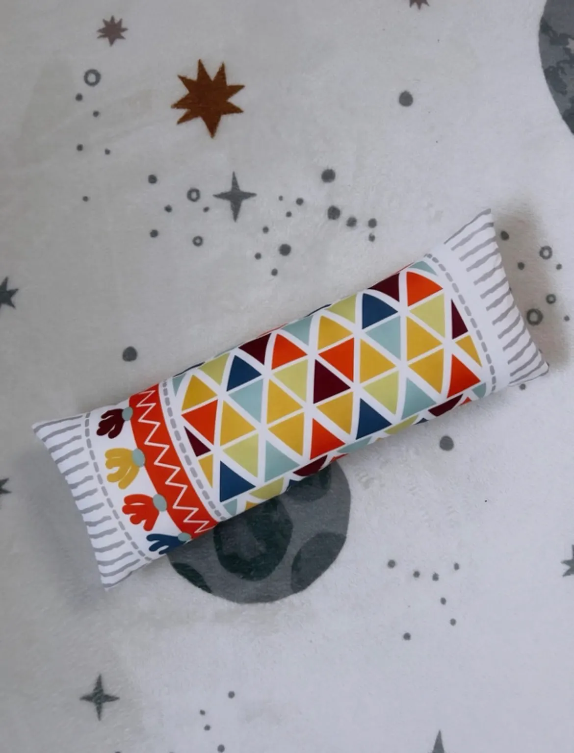 Tummy Time | Bauchstütz-Kissen | Geometrisch | Bunt | Kissen Bauchlage