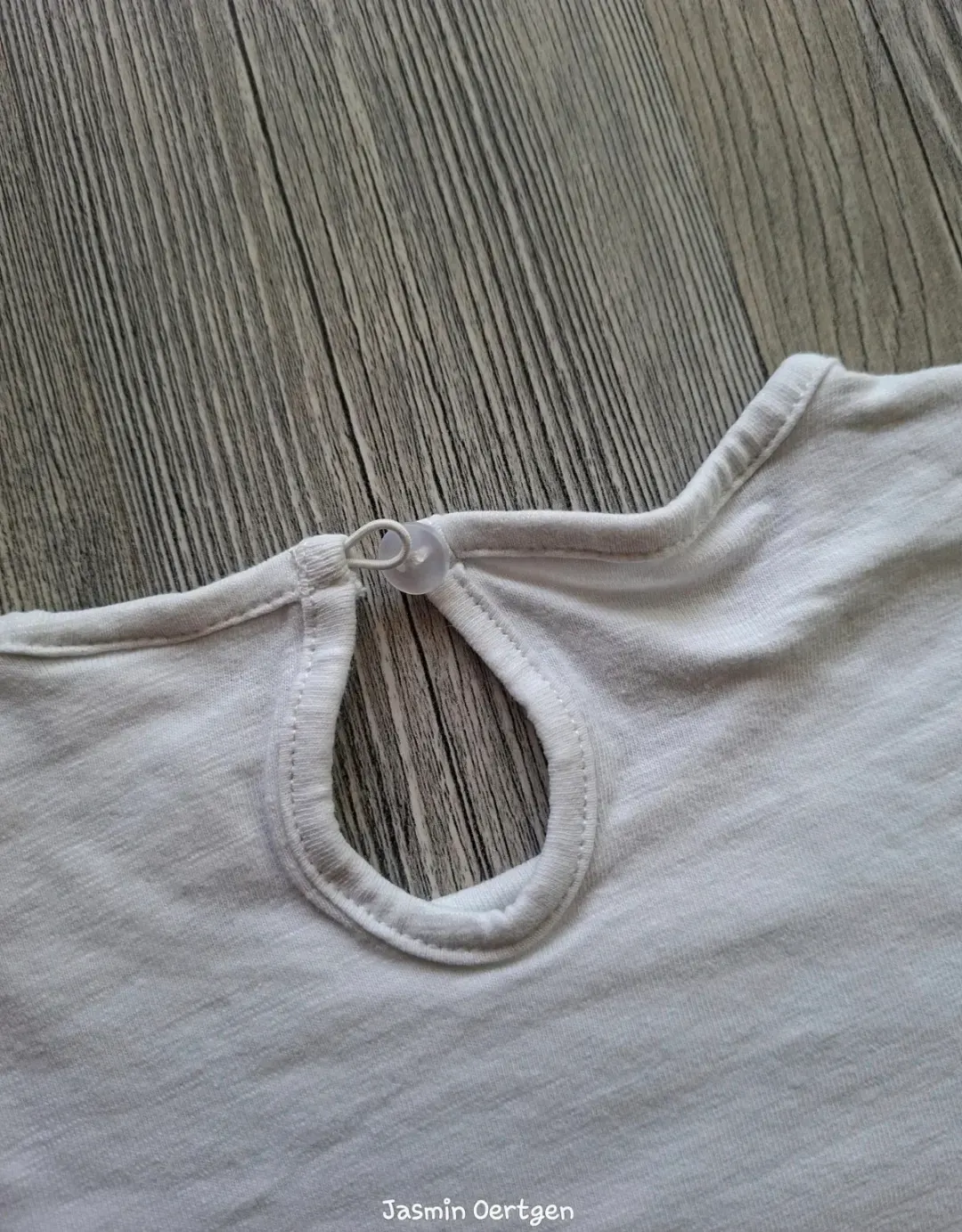 Weißes Langarmshirt mit Lochstickerei | Topomini | Gr. 92