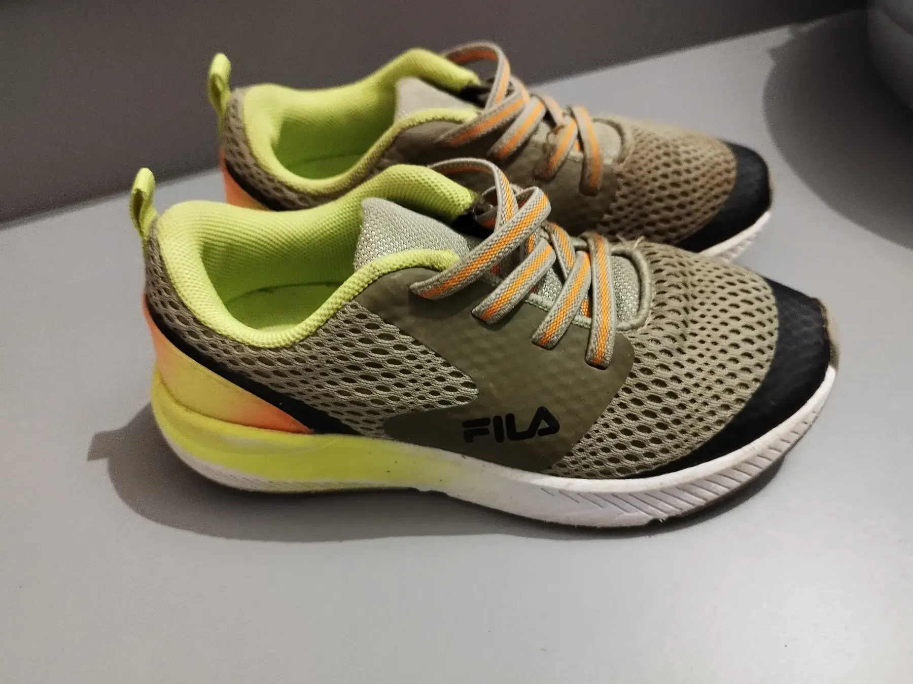 Sneaker Fila Größe 28