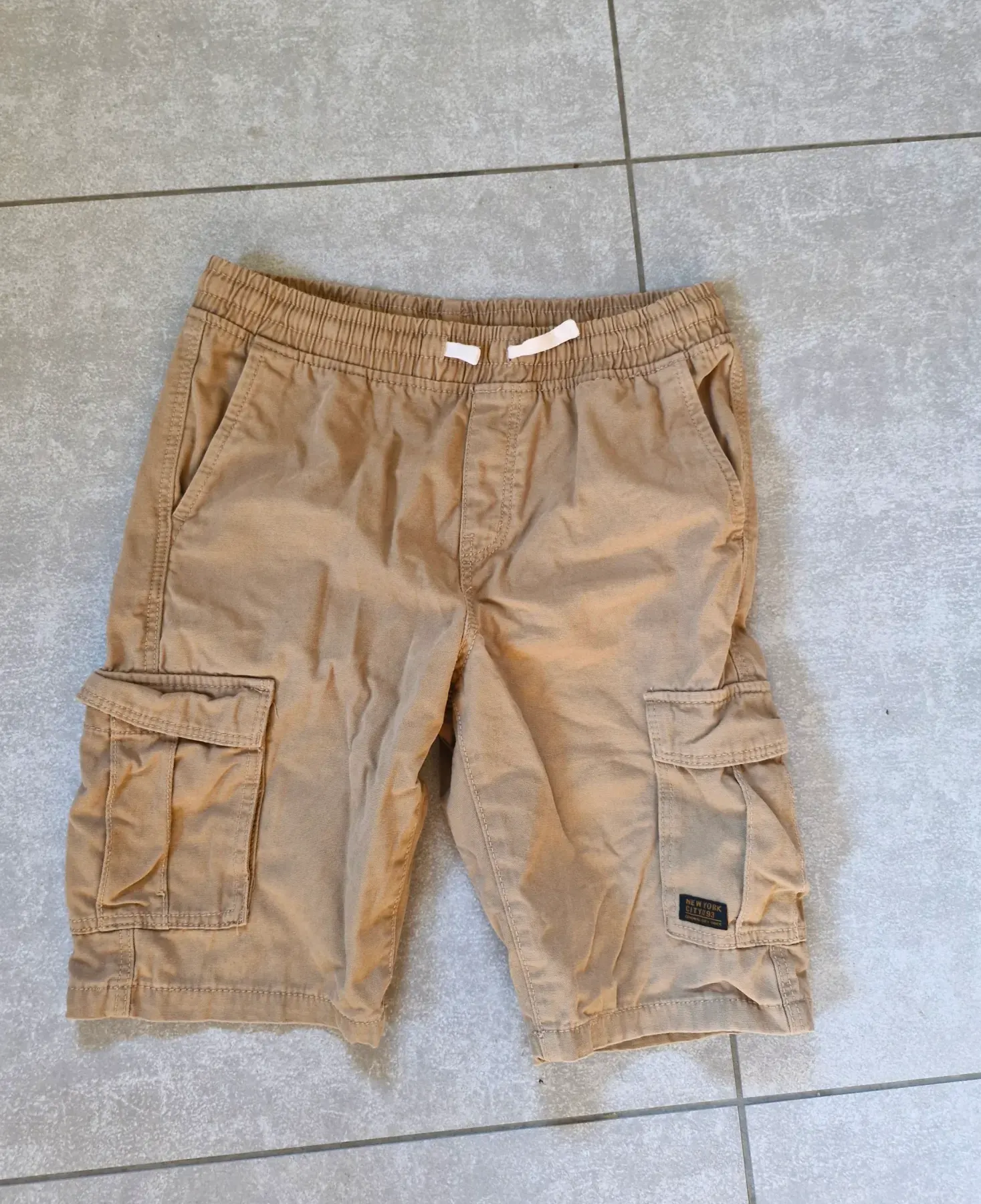 H&M sandfarbene Cargoshorts 146