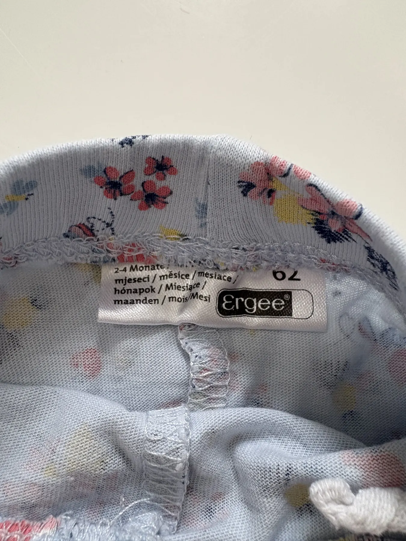 Helle Leggings in Größe 62 mit buntem Blumenmuster 🌸
