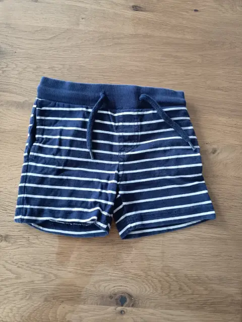 2x kurze Shorts Gr. 86/92 neutral kurze Hose bequem