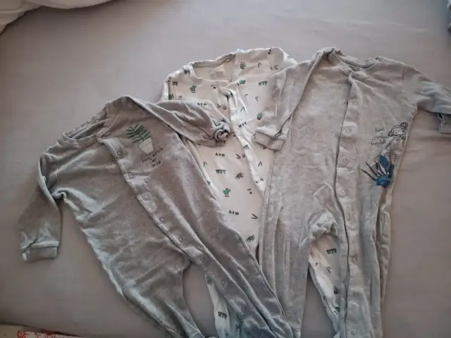 3 Schlaf-Overalls, Größe 80