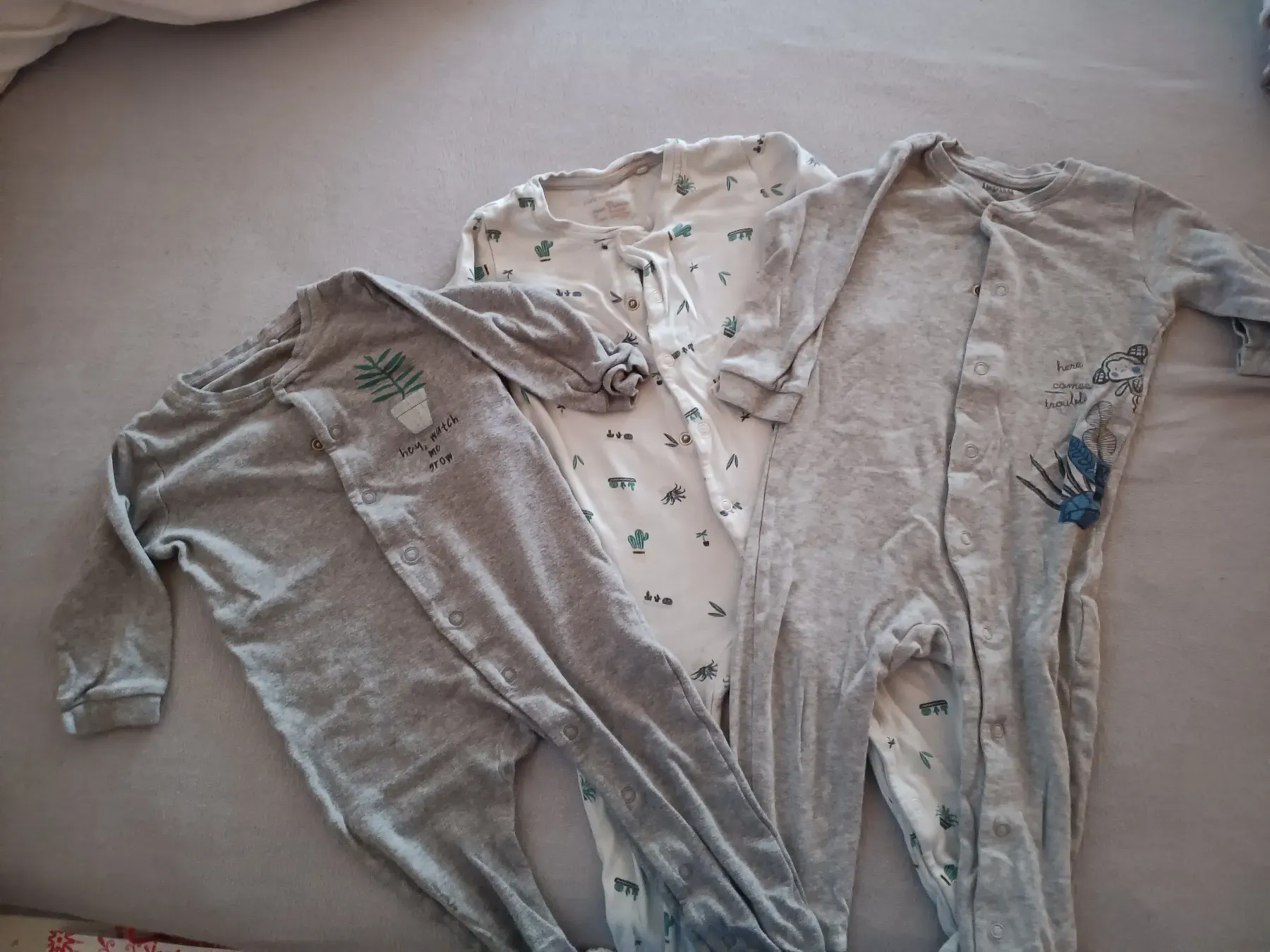 3 Schlaf-Overalls, Größe 80