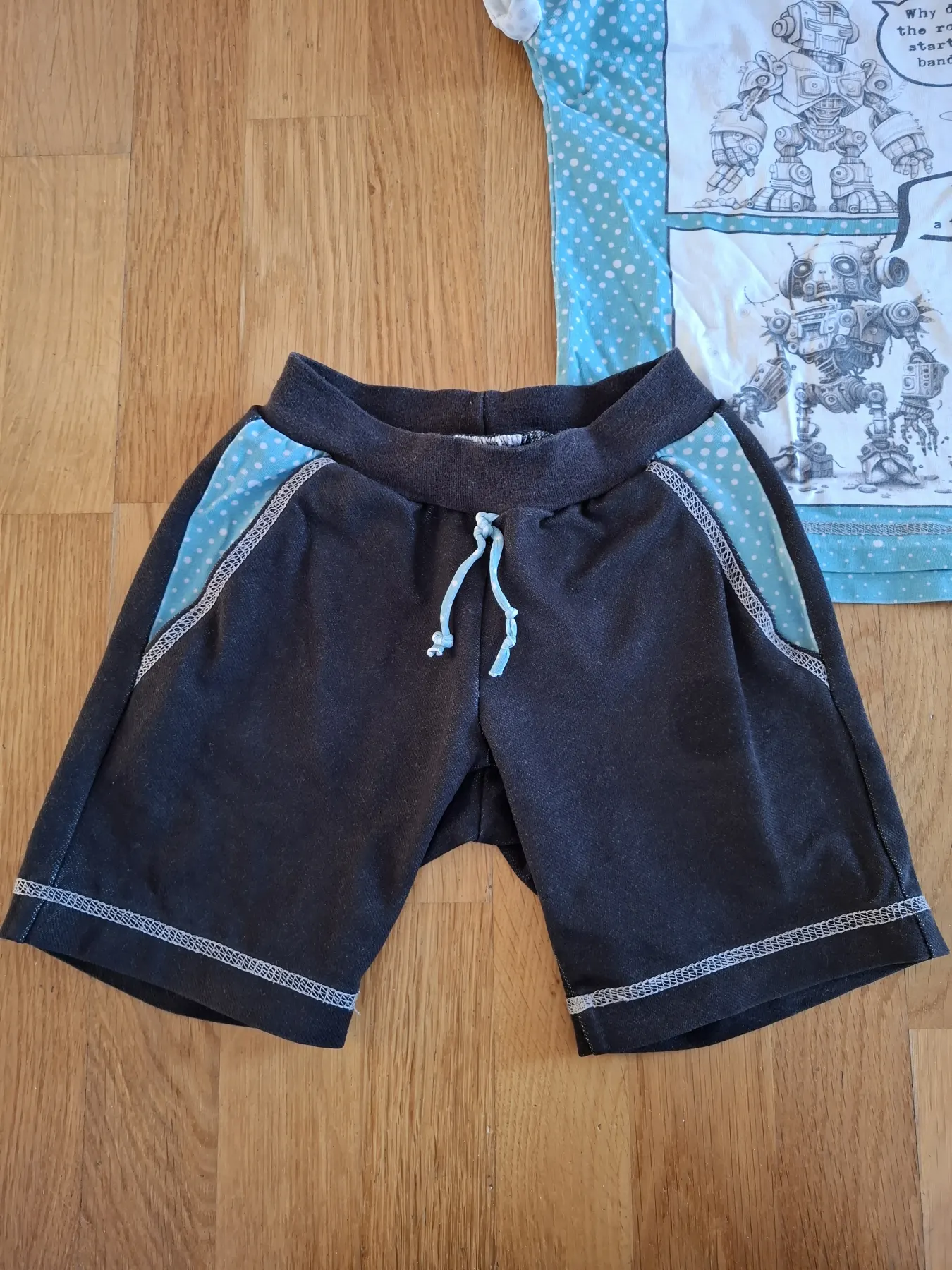 Set: Hose und T-Shirt Gr. 116 handmade Unikat Roboter