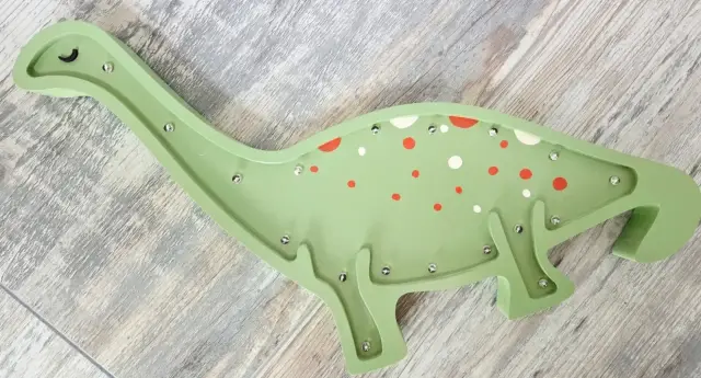 Schöne Dinosaurierlampe aus Holz