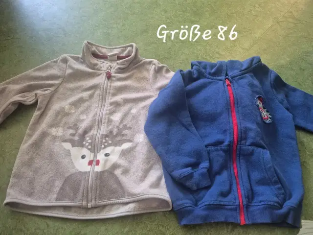 2 Strickjacken/ Westen