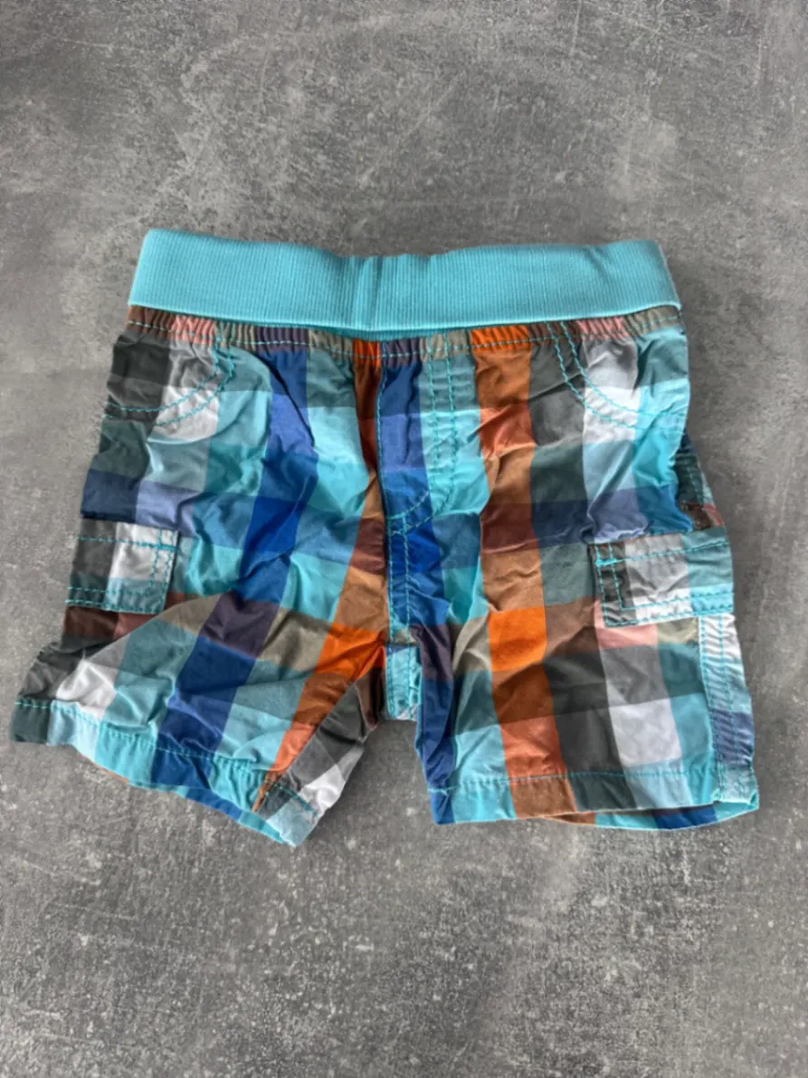 Kurze Hose in 62