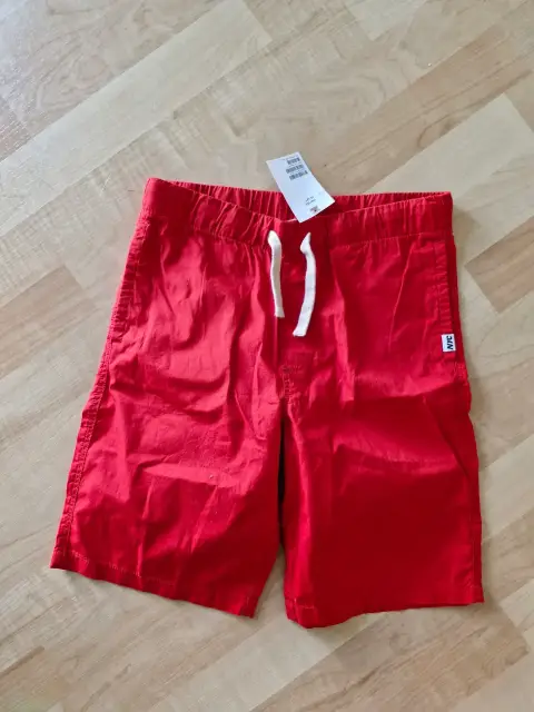 H&M knallrote Twillshorts NEU 146/152