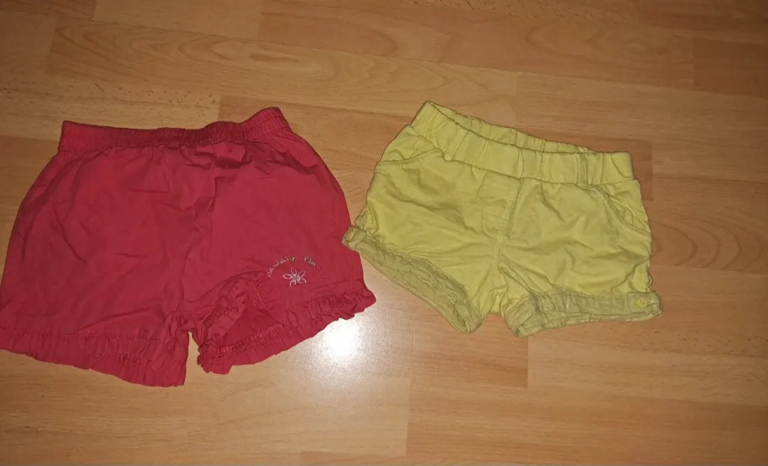 Kurze Hosen verschiedener Hersteller