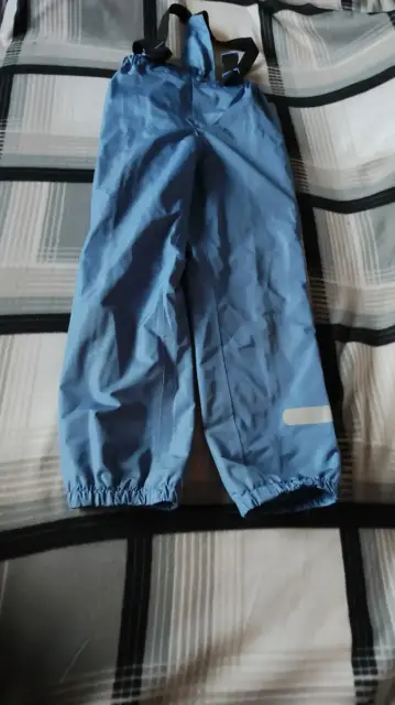 hellblaue regenhose