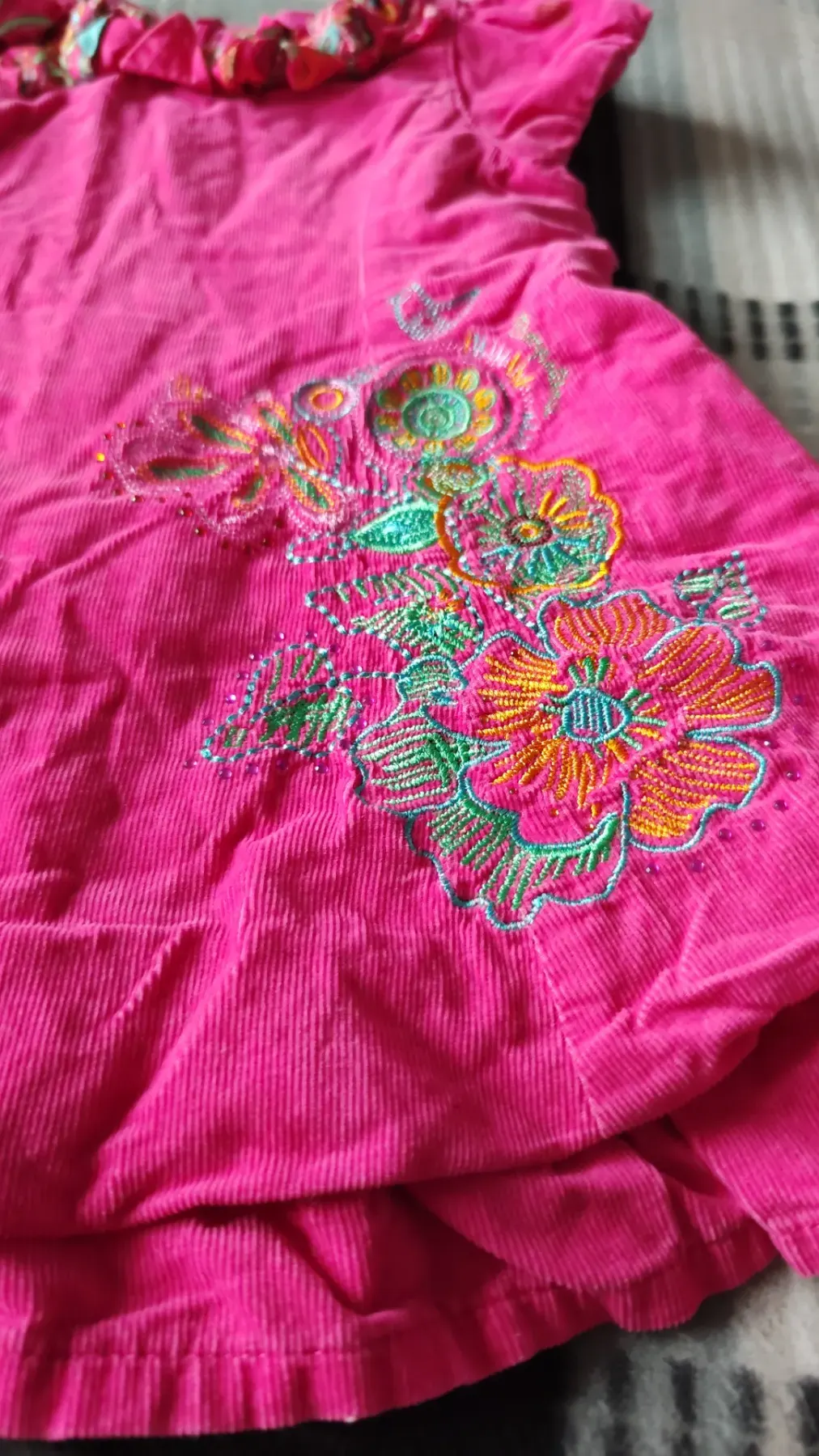 Spanisch angehauchtes sommerkleid