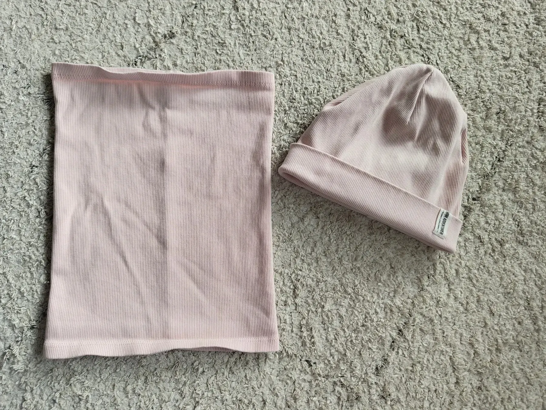 H&M rosa Set gerippte dünne Mütze und Schlauchschal