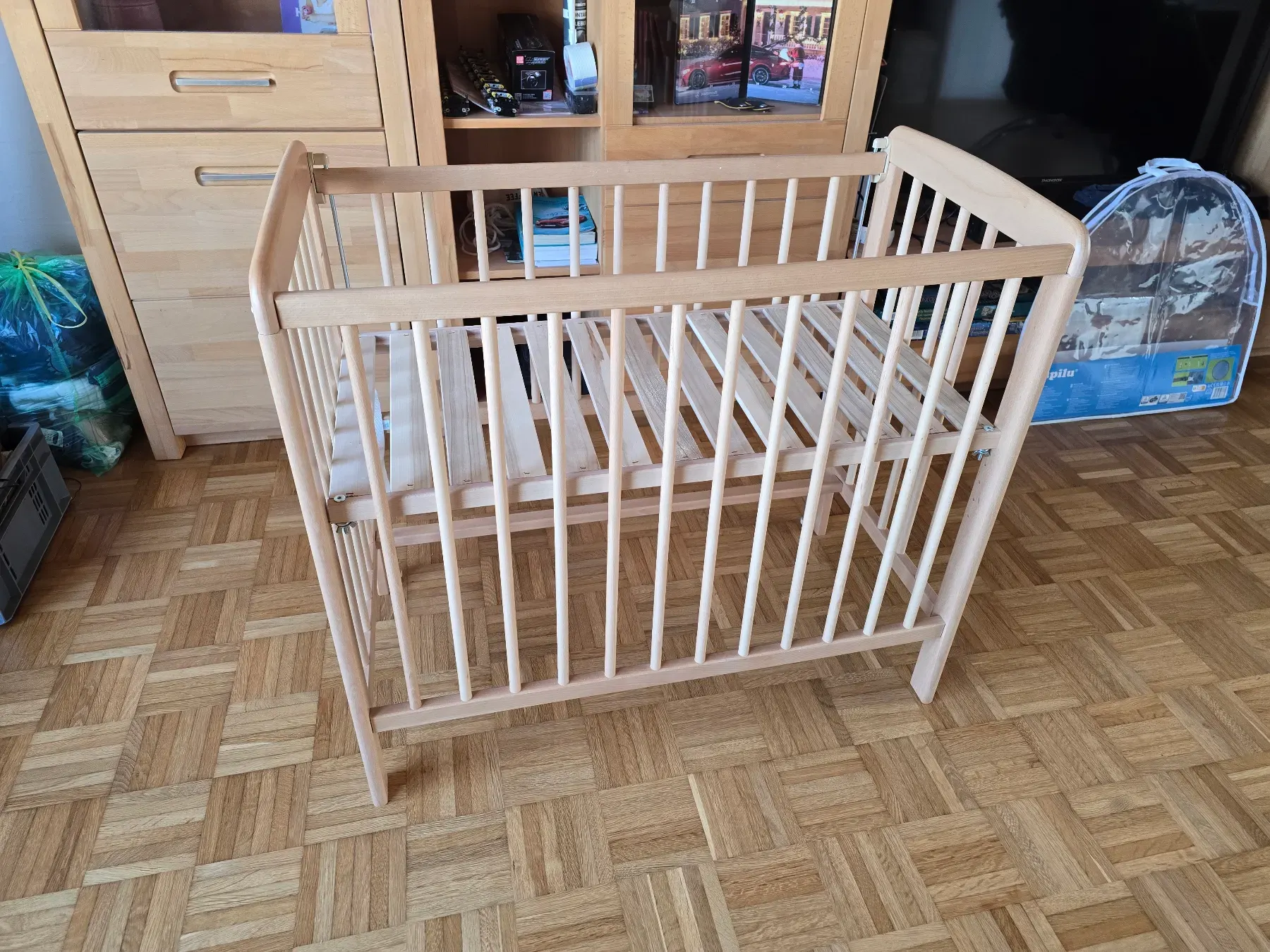 Beistellbett und klein kinderbett