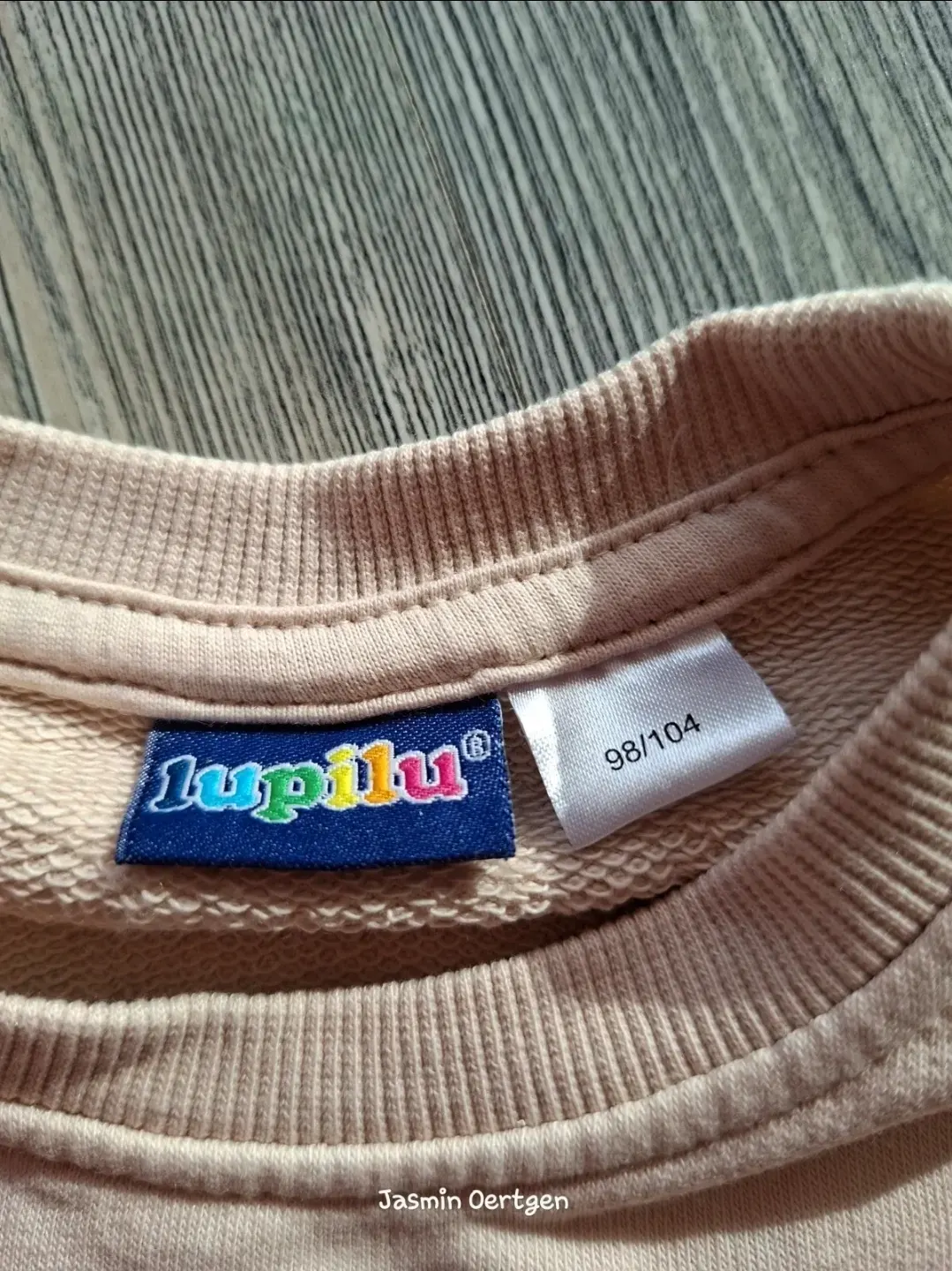 Süßer Pullover mit Rüschen-Detail | Lupilu | Gr. 98/104