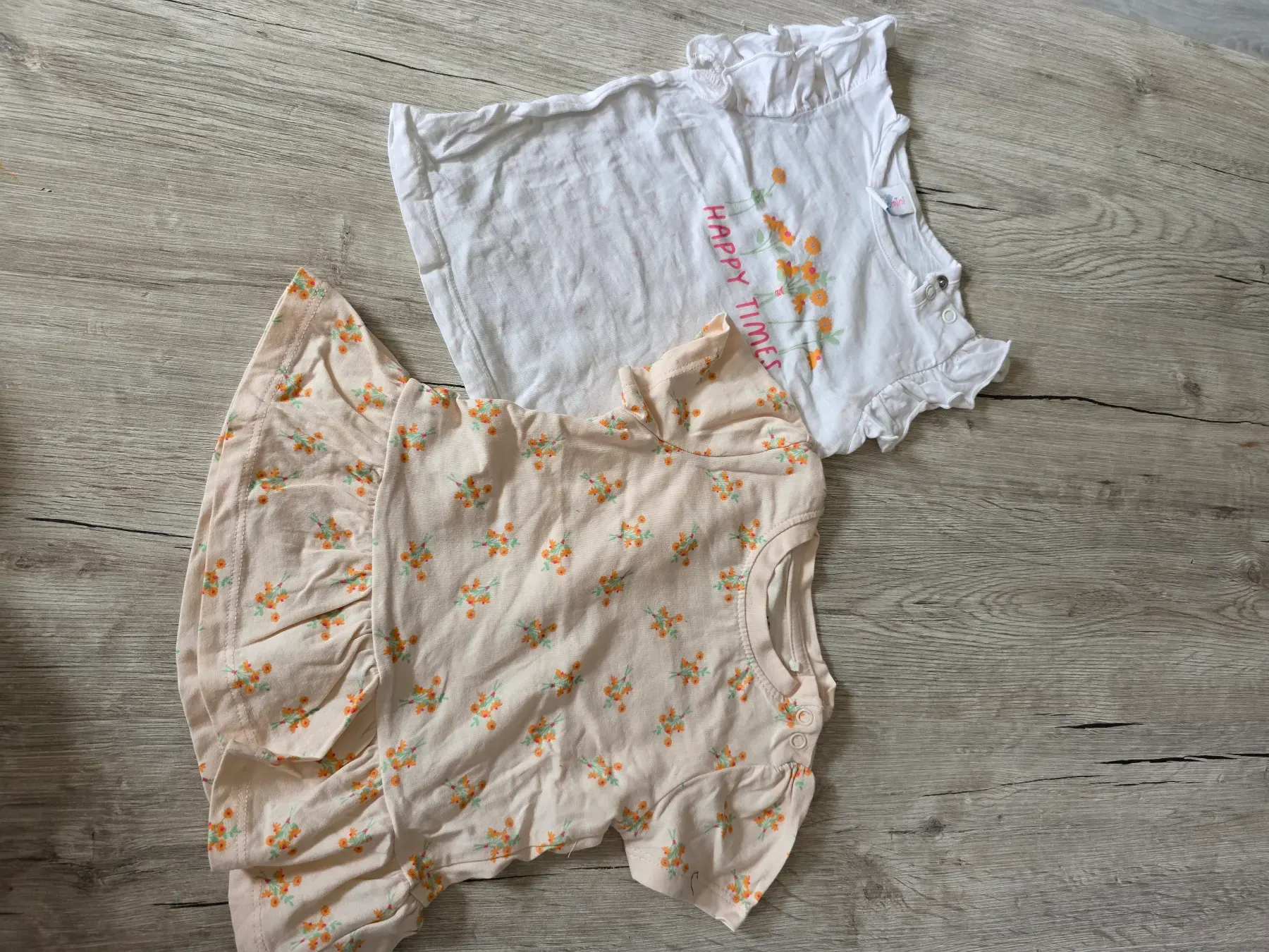 4 t-shirts