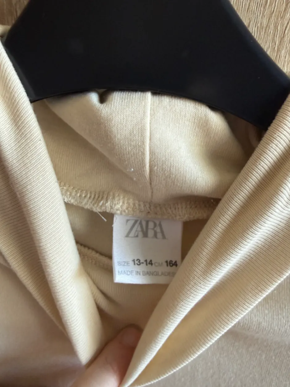 Langarmshirt mit Rollkragen von Zara