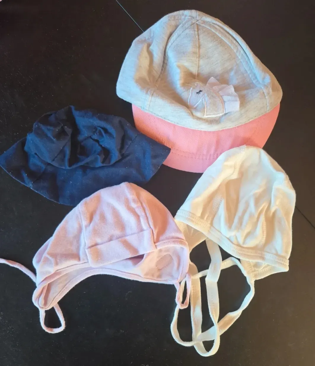 Set aus 4 Baby-Mützen (Gr. 50-68 / 0-6 Monate)