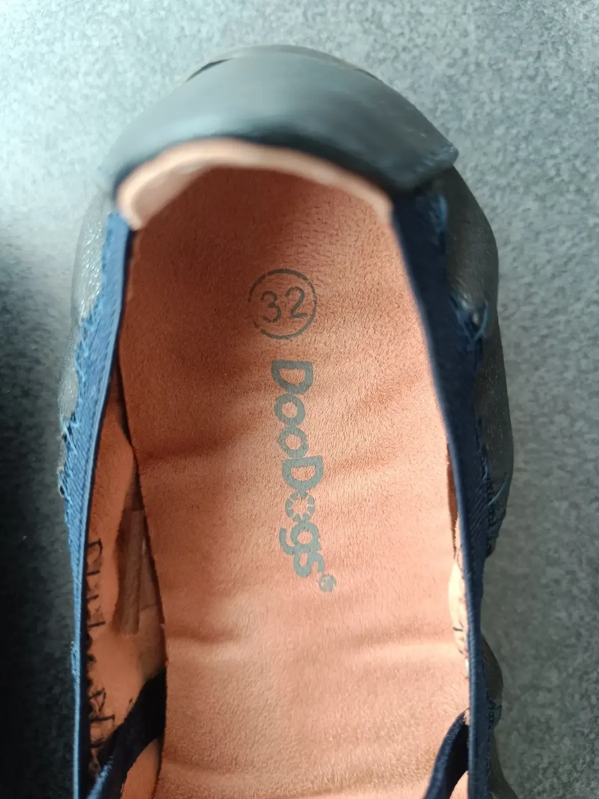 fast ungetragene Ballerinas