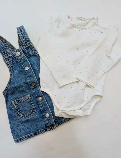 Mango Baby Set – Denim Latzkleid & Body – Weiß/Blau – Gr. 86
