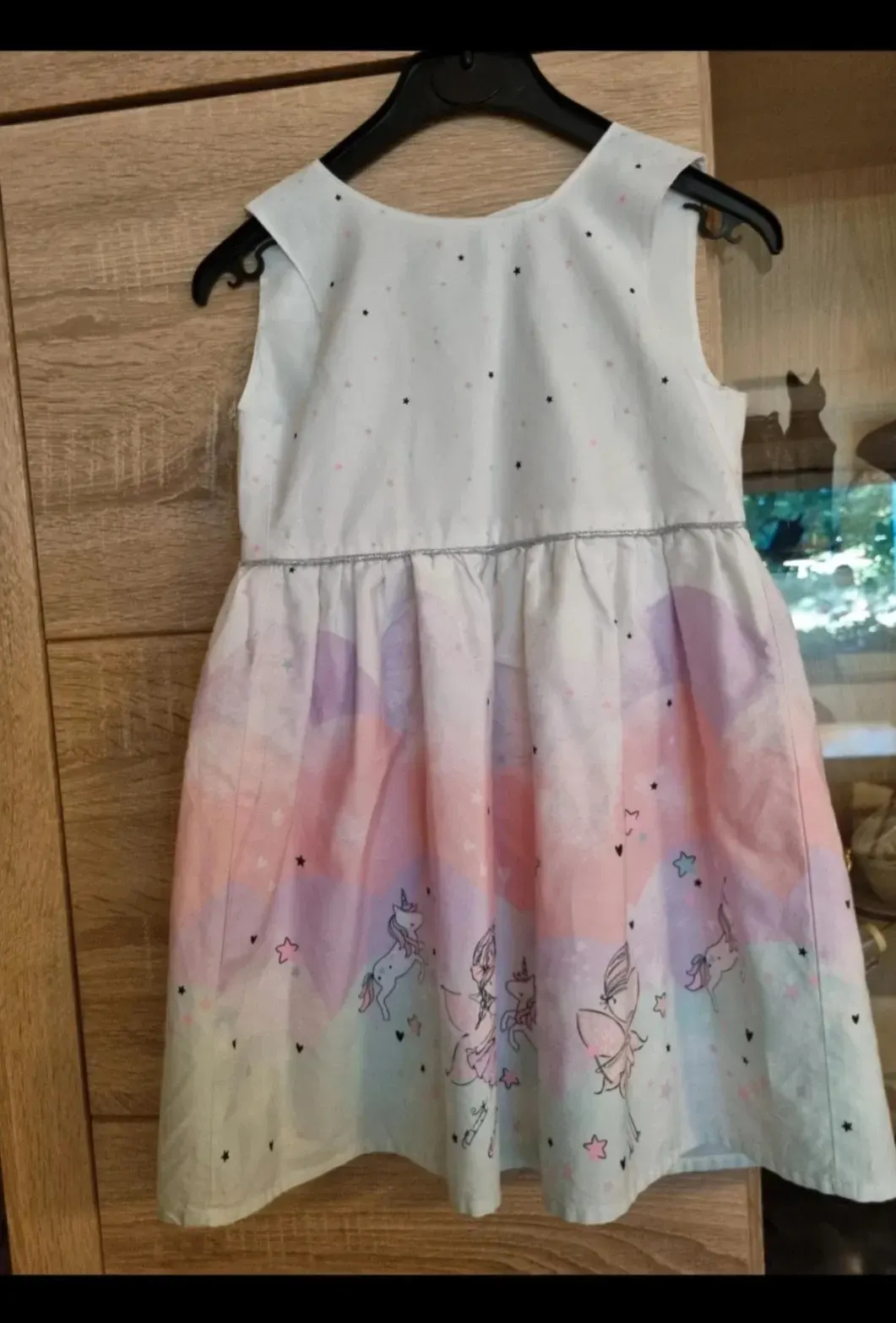 Süßes Mädchen Kleid Größe 98. Kaum getragen. Mit Einhorn