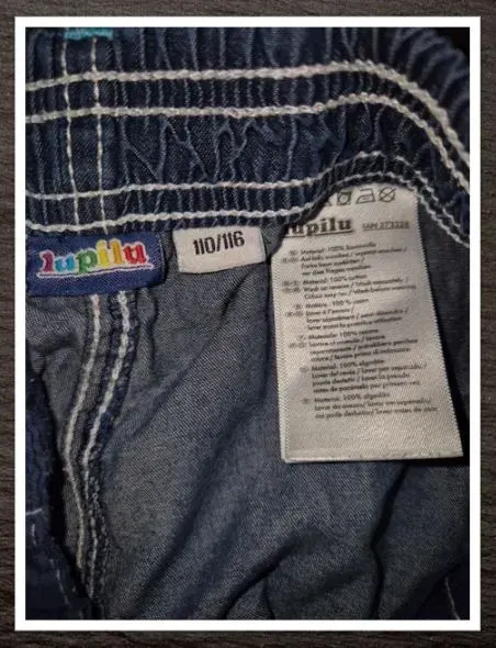 AnzeigeBlaue Jeansshorts Gr. 110/116