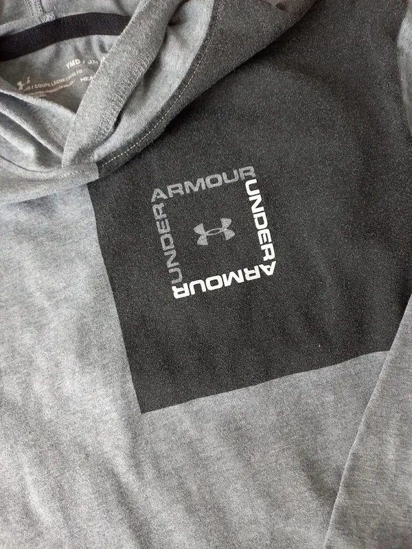 Under Armour Longsleeve Hoodie Gr 140/146 Junge, Rückenprintgrau, Langarm Shirt, Herbst, Frühling