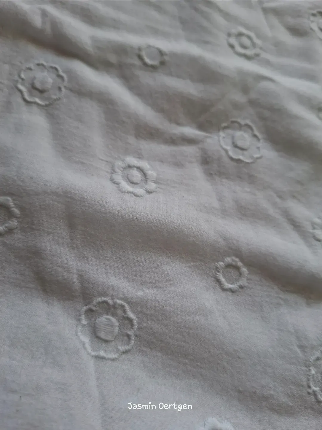 Weißes Langarmshirt mit Lochstickerei | Topomini | Gr. 92