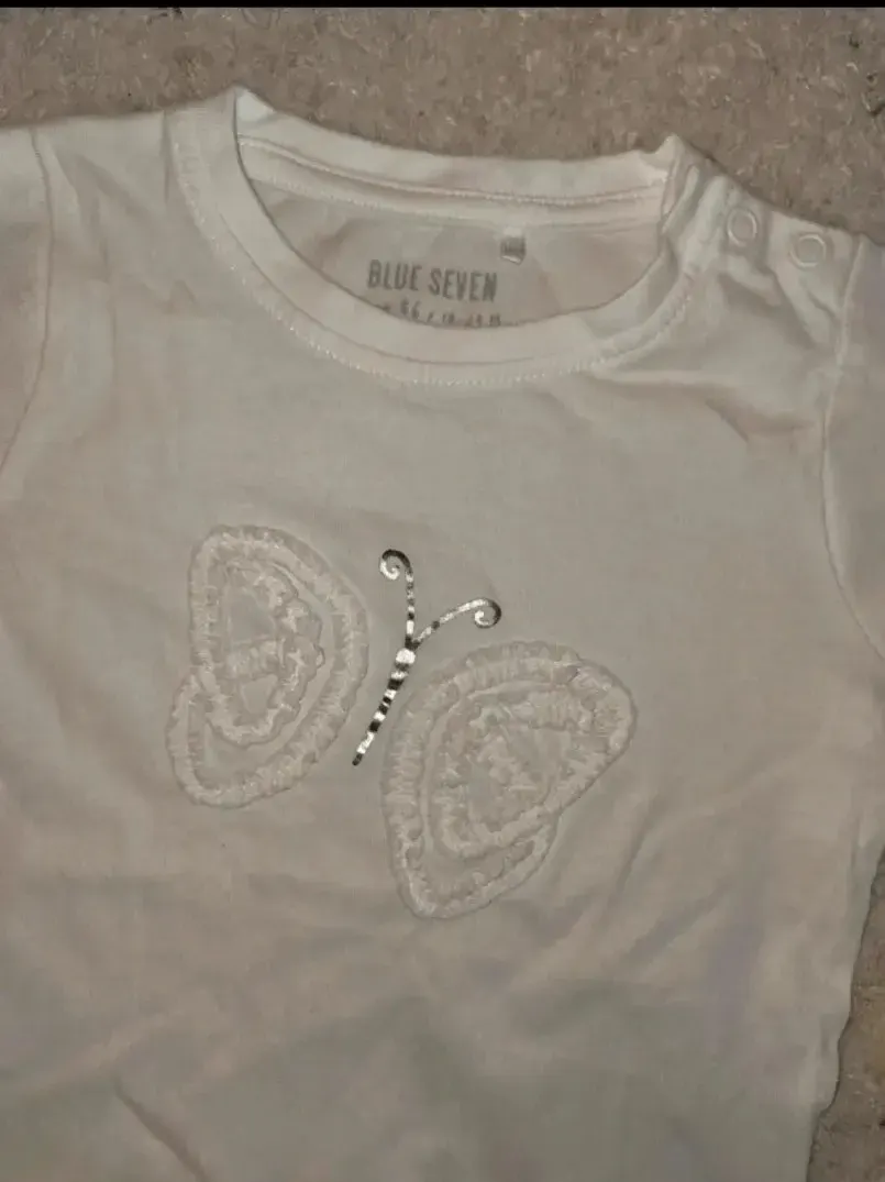 Sommerliches Set Blue Seven T-Shirt mit Schmetterling und gestreiftes Shorts Größe 86
