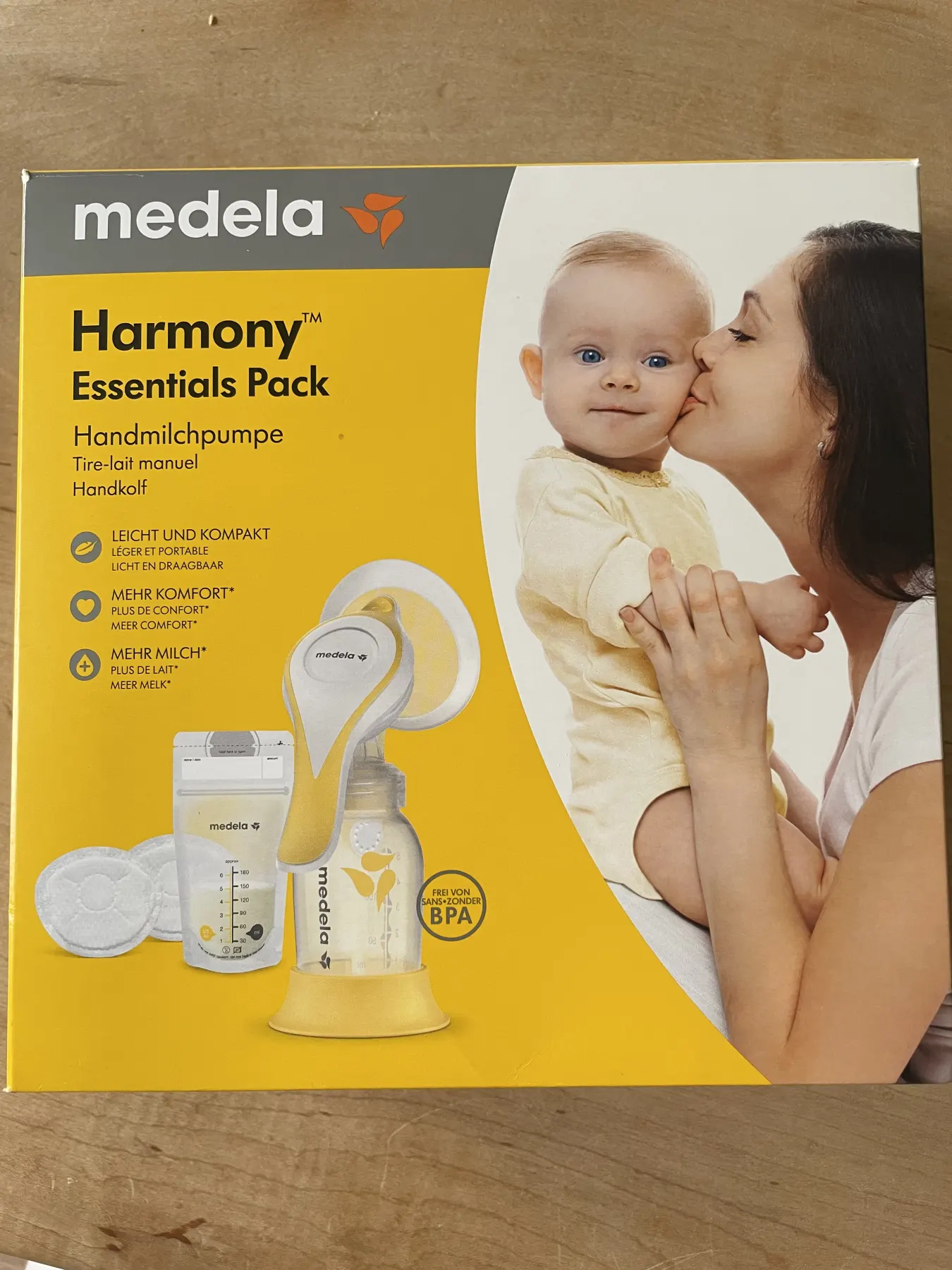 Handmilchpumpe und Milchauffangschalen von Medela
