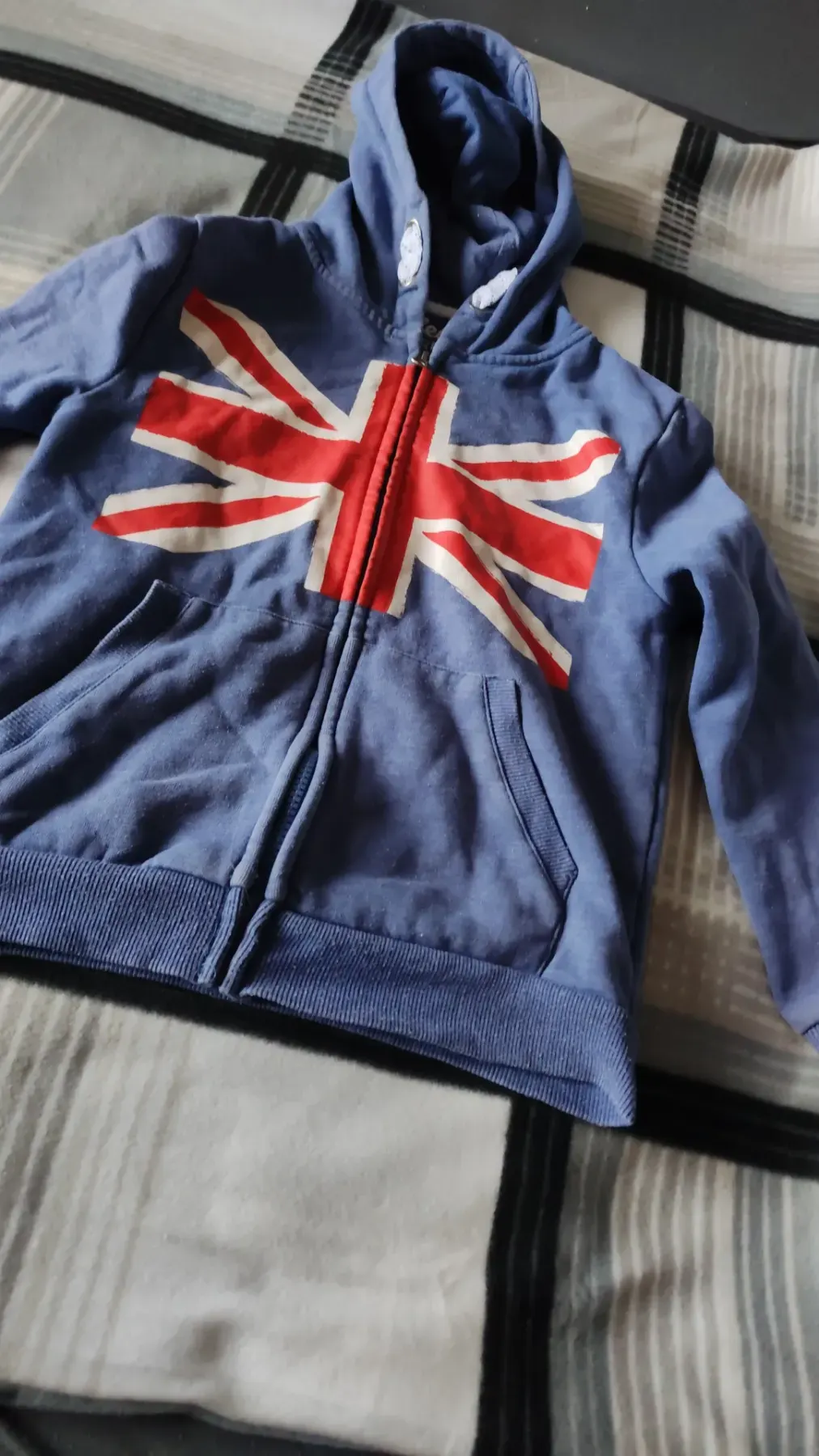 schöne Jacke mit Kapuze zu verkaufen