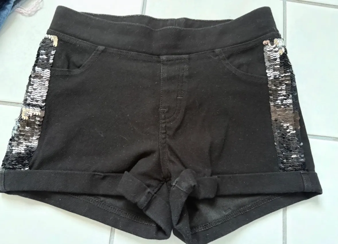 4 Sommer Shorts Gr. 146