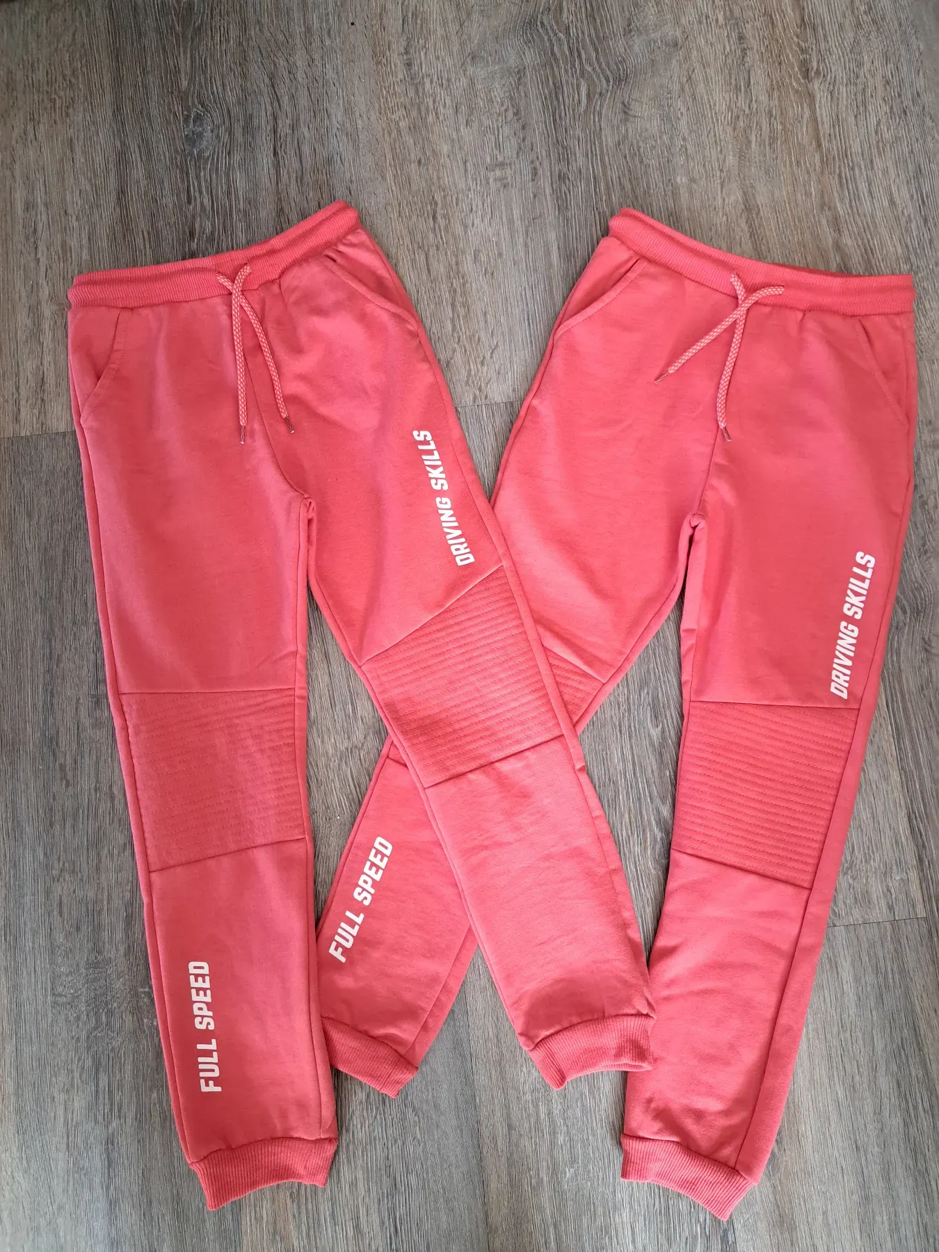 YFK Jogginghosen 128 je 8€ zus. 15€