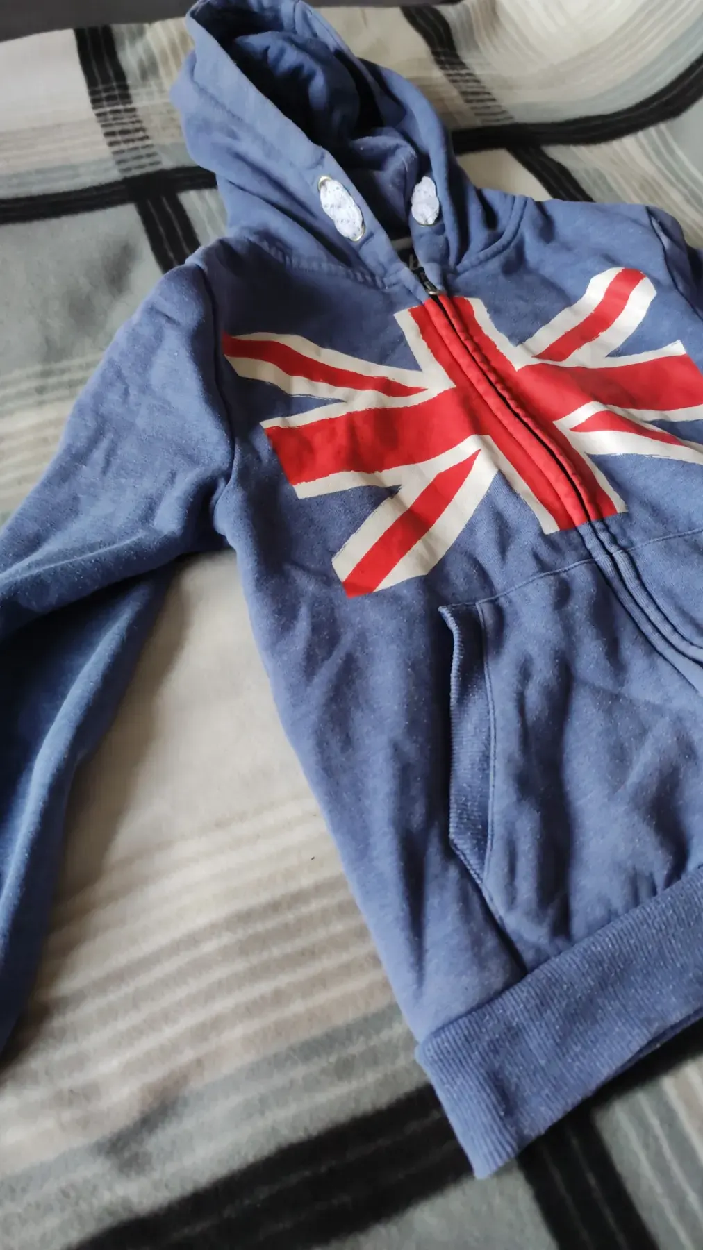 schöne Jacke mit Kapuze zu verkaufen