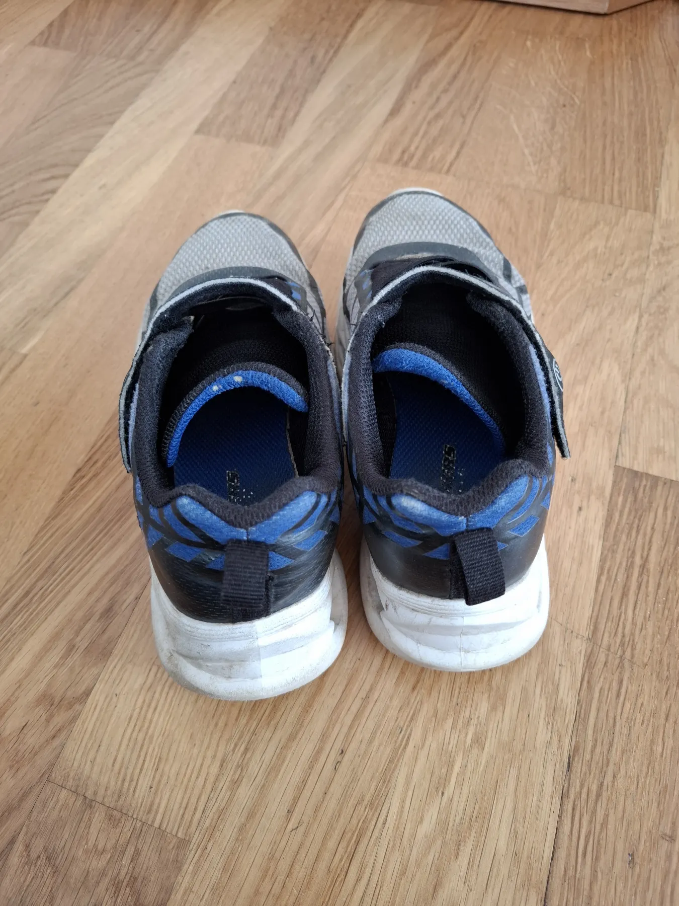 Sketchers, Gr. 31 Klettverschluss blau schwarz Blinkeschuhe Blinklichter