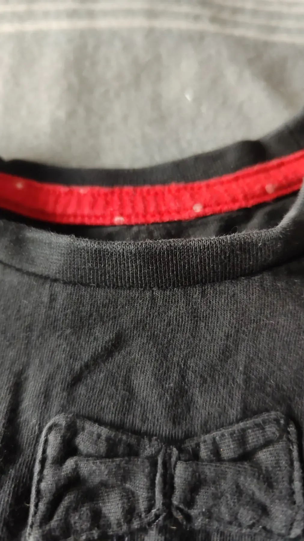 schwarzes Langarmshirt