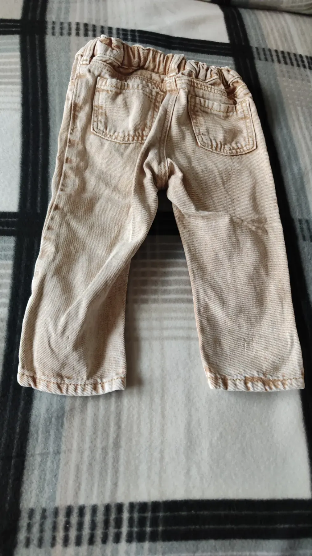 jeanshose mit hasenmotiv