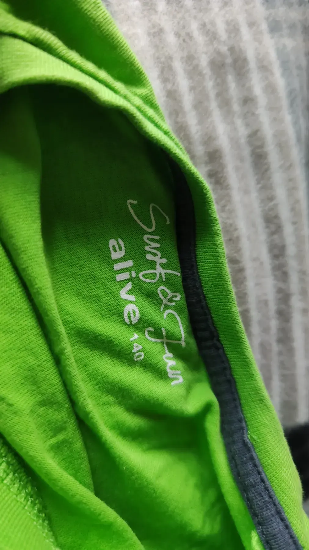 giftgrünes Tanktop zu verkaufen