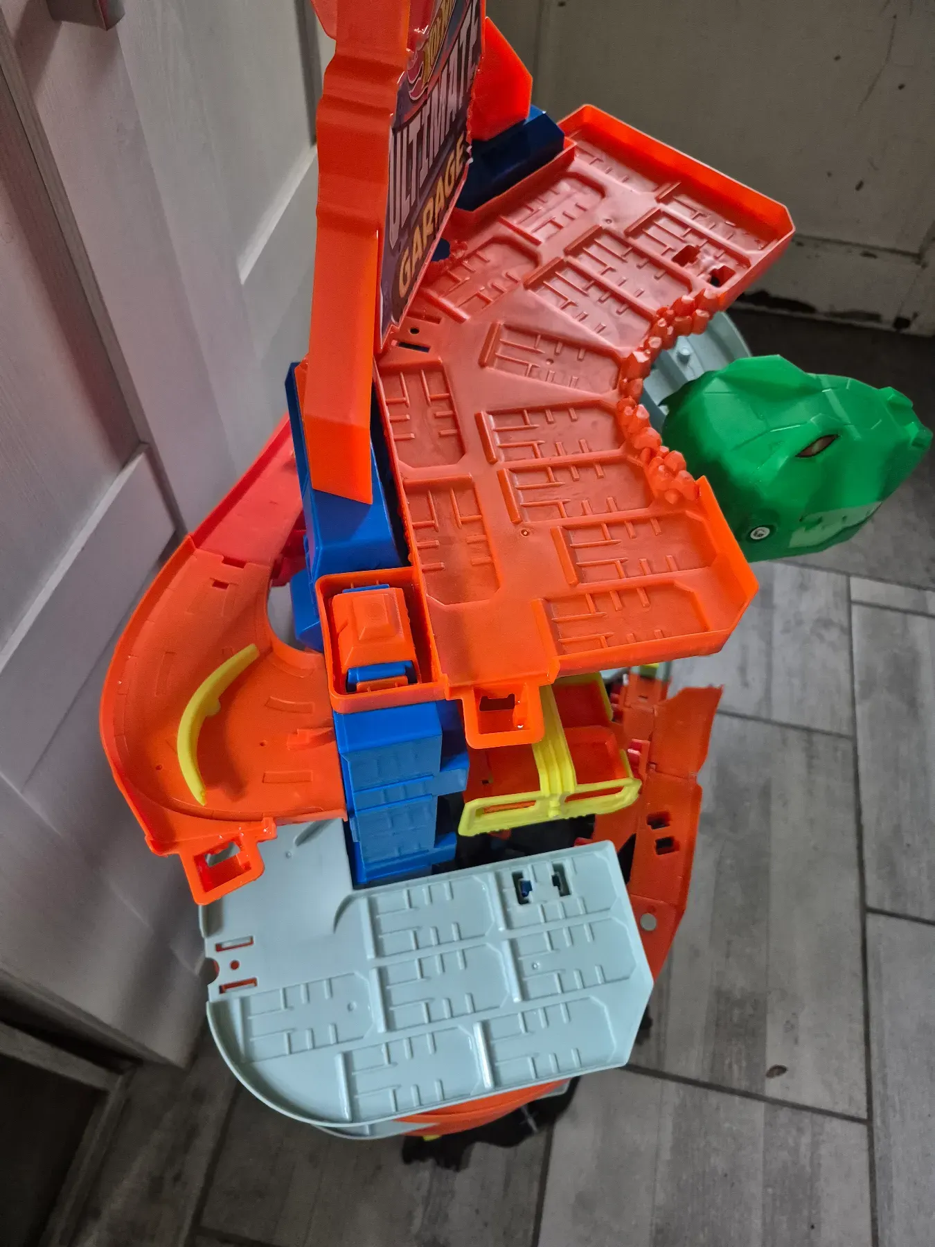 Hotwheels Megacity Parkgarage T-Rex Angriff