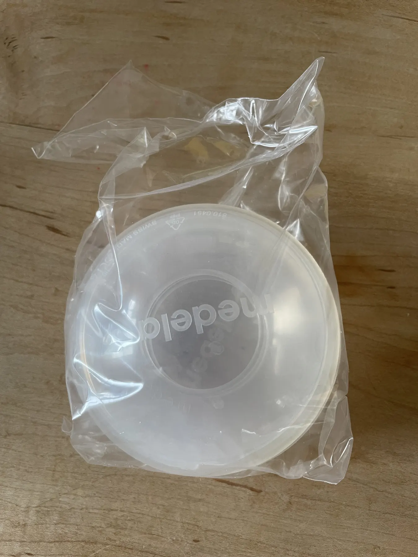 Handmilchpumpe und Milchauffangschalen von Medela