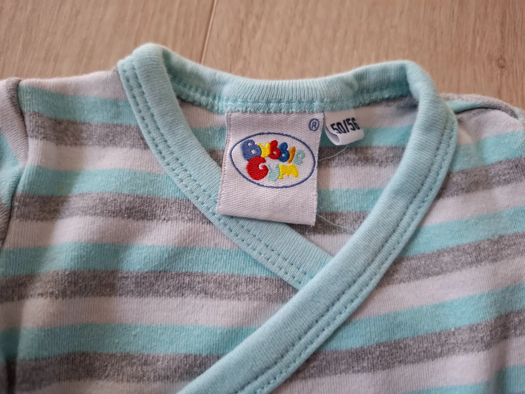Weiß-grau-türkis gestreifter Wickelbody | Größe 50/56 | Bubble Gum