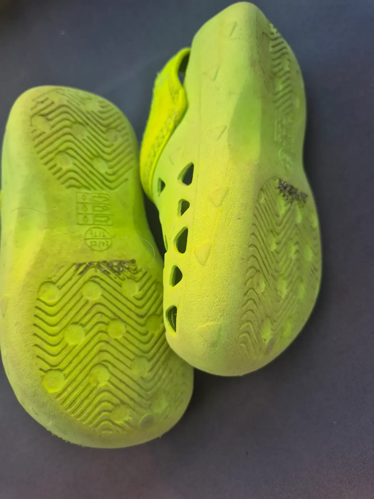 Gummischuhe Badeschuhe Hausschuhe, Jungen, Größe 24/25