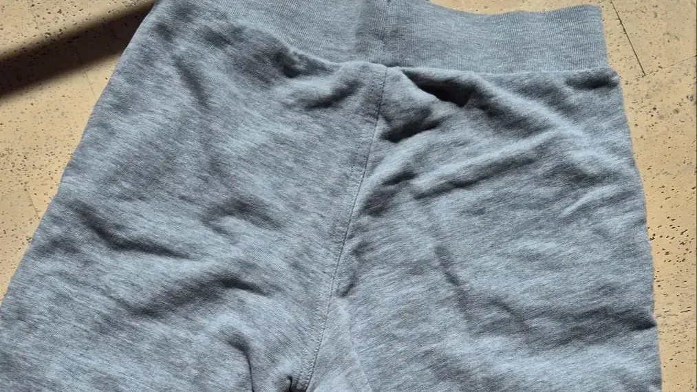 H&M Shorts grau Gr. 140 – bequeme Sweatshorts mit Stickerei