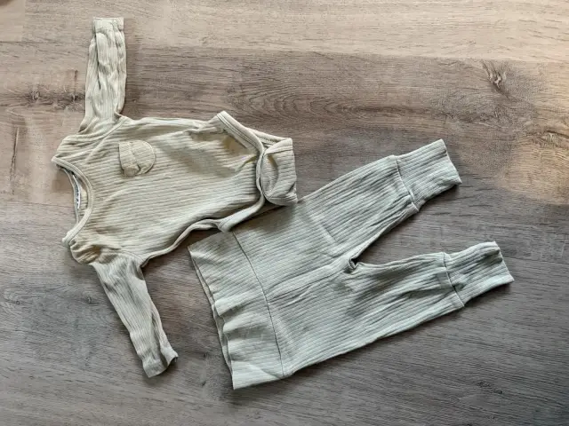Langarm Bodie und Hose in Größe 56