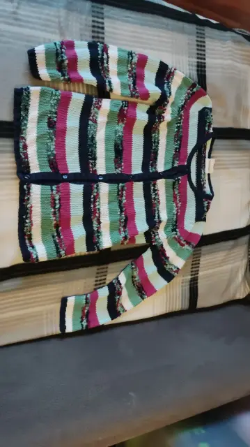 schöne farbenfrohe Strickjacke zu verkaufen
